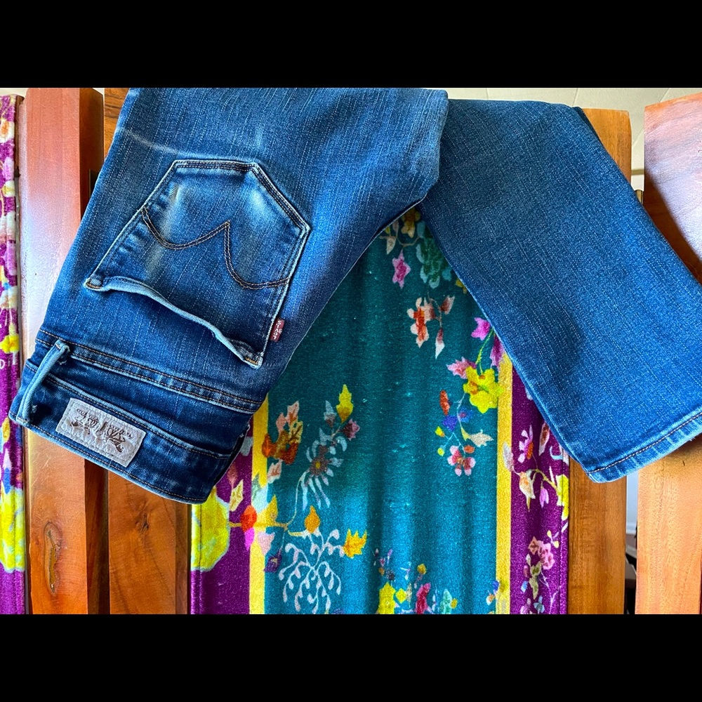 Levi’s Silver Tab Mid Rise Size 4 Skinny Jeans